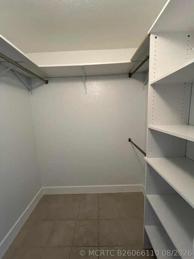 Building Photo - 2137 Shoma Dr