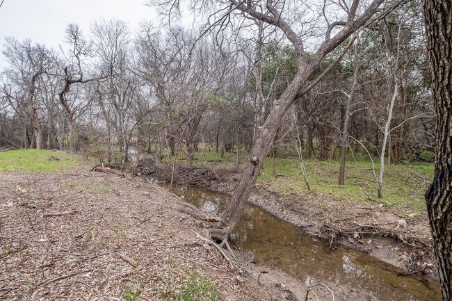 Building Photo - 1601 Faro Dr
