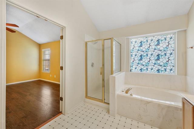 Building Photo - 2305 Valley Creek Dr