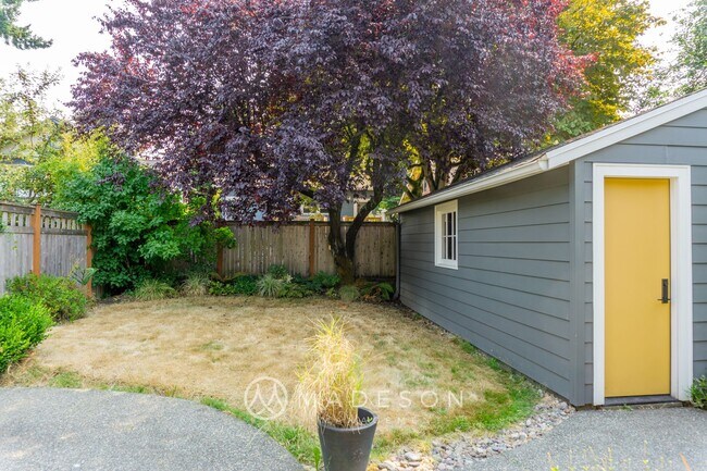 Building Photo - 7522 9th Ave NE