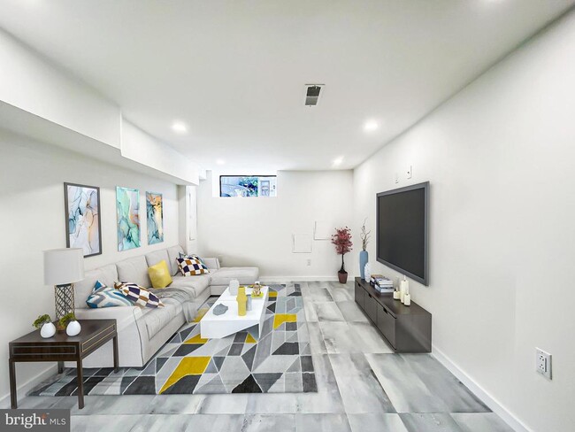 Building Photo - 2027 N 5th St