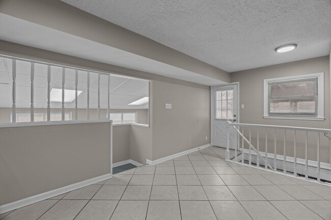 Building Photo - Charming 3-Bedroom Home – Section 8 Welcome!