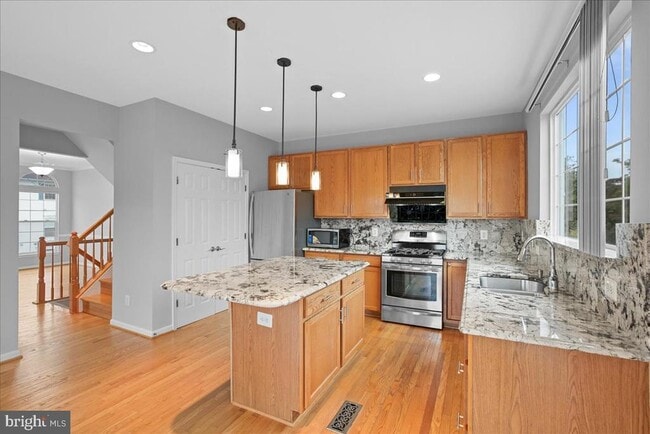 Building Photo - 6350 Regal Oak Dr