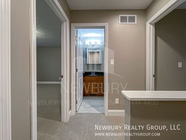 Building Photo - 2 Bedroom, 2.5 Bath Townhome - Discover th...