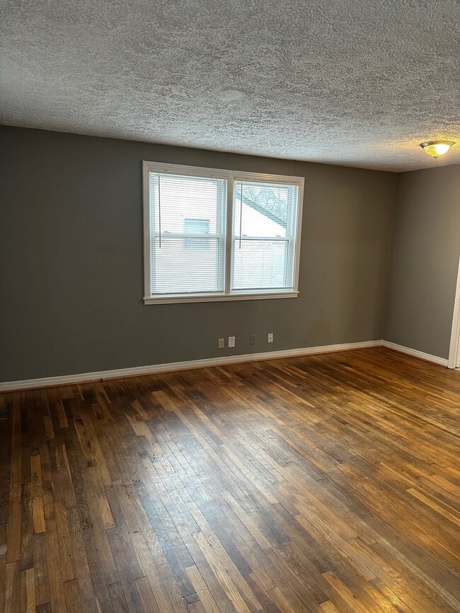 Building Photo - 40 Chestnut Dr
