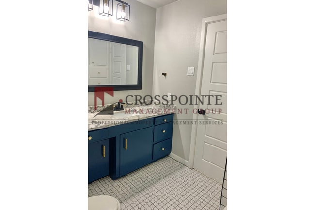 Building Photo - Recently remodeled South Tyler Home with Mother in Law Suite