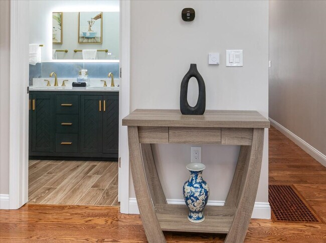 Building Photo - 17 Cedar Terrace