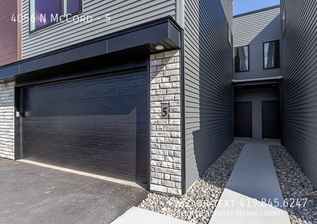 Building Photo - Brand New 2 Brdm Loft Available Now!