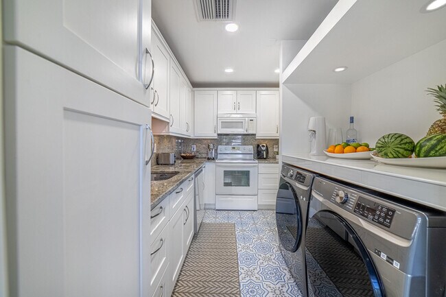 Building Photo - 2920 SW 15th St