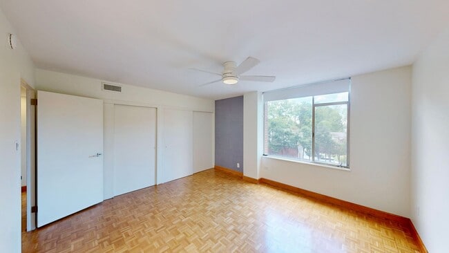 Building Photo - 1300 Queens Rd