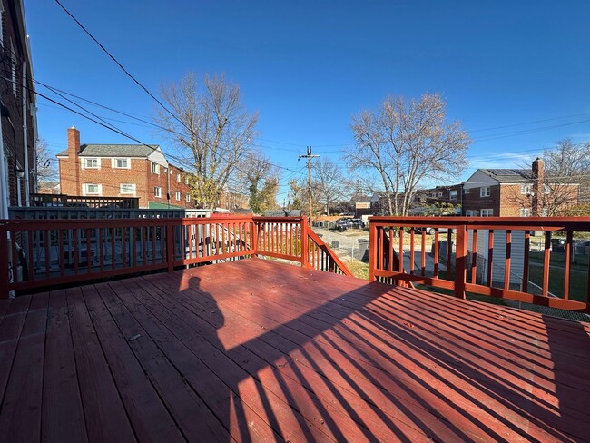 Building Photo - Three-Bedroom House in Parkvillle