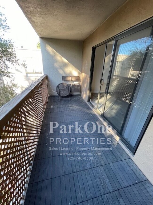 Building Photo - Spacious Condo Near Downtown Walnut Creek ...