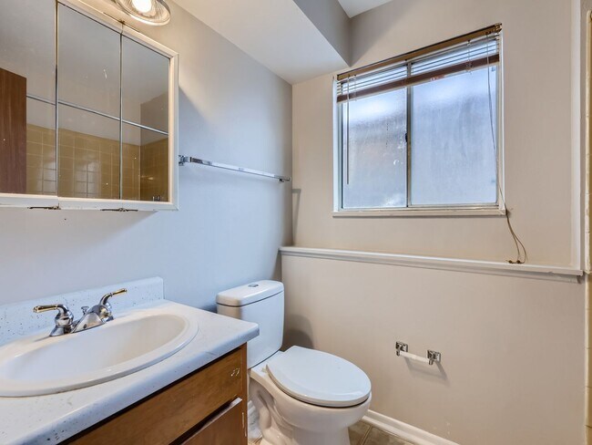 Building Photo - 515 Sunset Rd