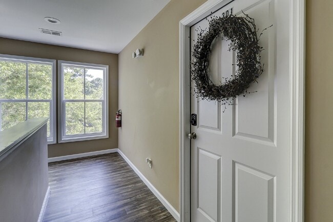 Building Photo - Old Town Bluffton Furnished Apartment!