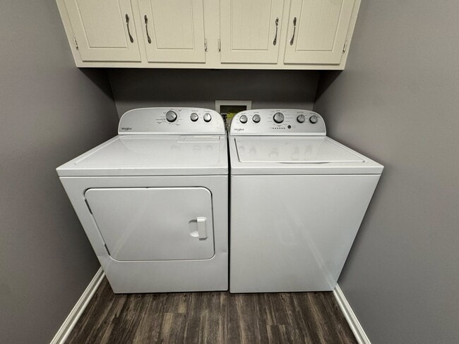 Building Photo - 110 S Dove Ct