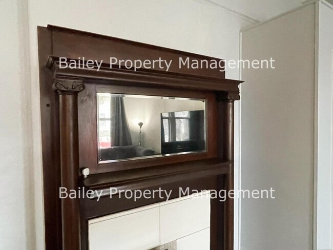 Building Photo - 1046 E Caldwell St