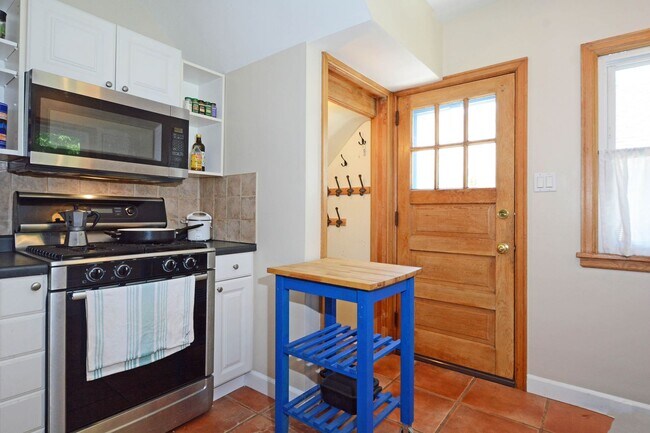 Building Photo - Cozy 2-Bed 2-Bath Home in St. Paul - Available Now!