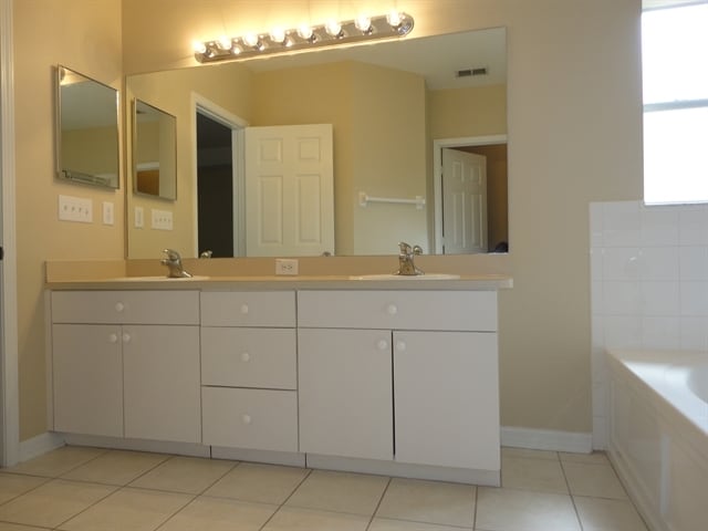 Building Photo - 2820 Prairie Iris Dr