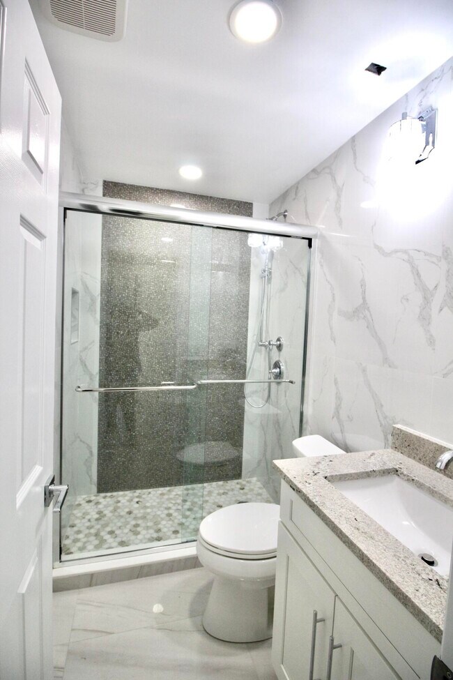 Building Photo - 8867 Sunset Dr
