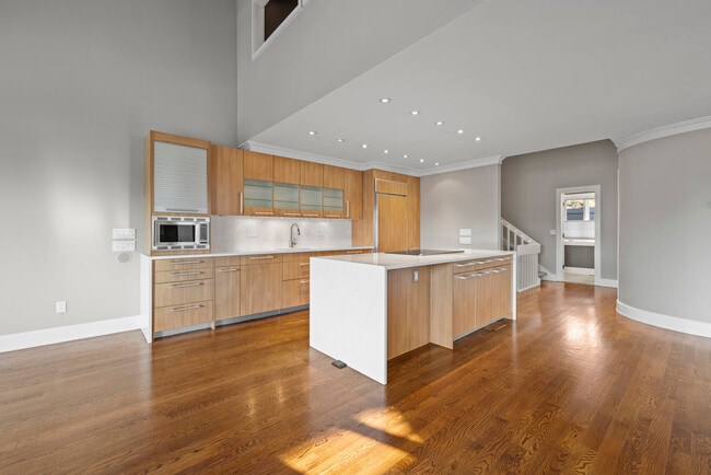 Building Photo - 1 Island Dr