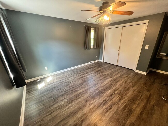 Building Photo - Single Family, Raised Ranch With Many Upda...