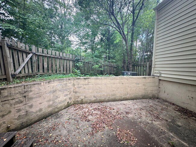Building Photo - 1209 Chatham Ridge