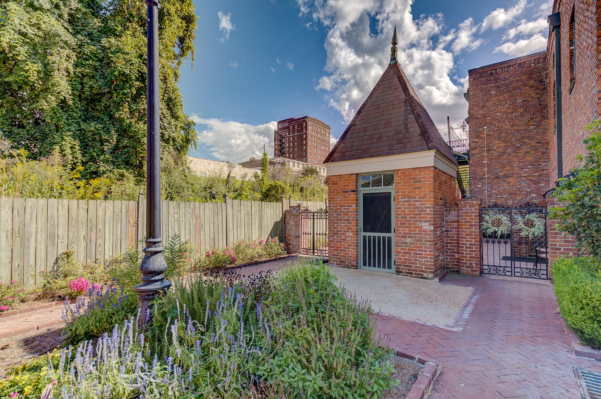 Building Photo - 1117 Washington St