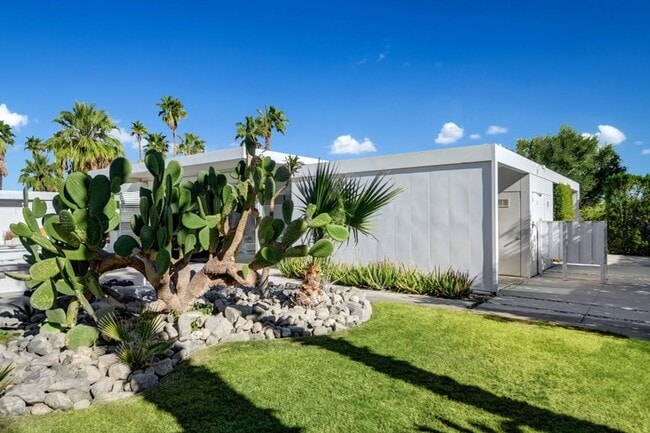 Building Photo - Mid-Century Steel Oasis in Palm Springs (Monthly Only - No Long Term)