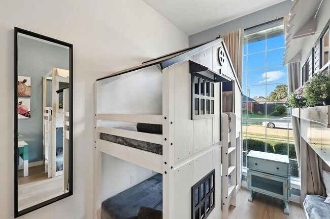 Building Photo - 11911 Rocky Point Dr