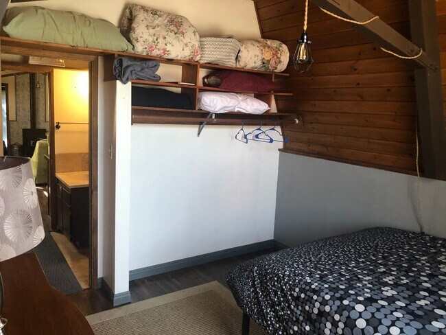 Building Photo - QUAINT CABIN IN A GREAT LOCATION!!