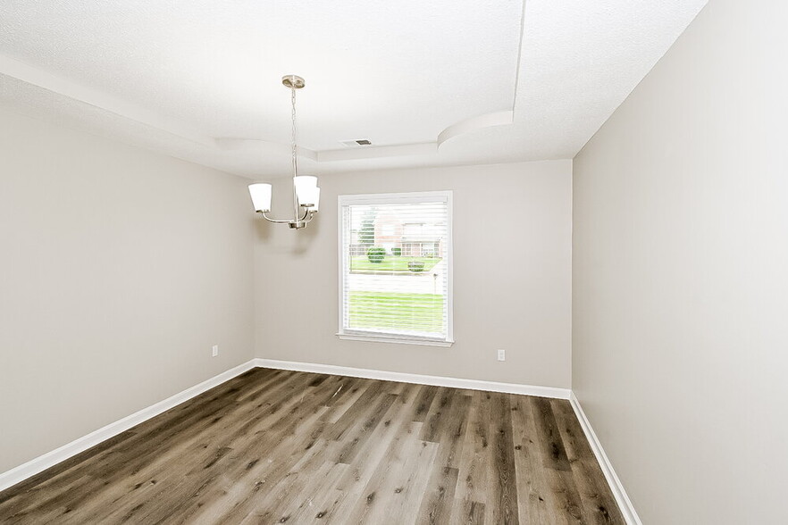 Building Photo - 8241 Meadow Vale Dr