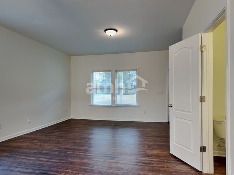 Building Photo - 11622 Village Pond Dr