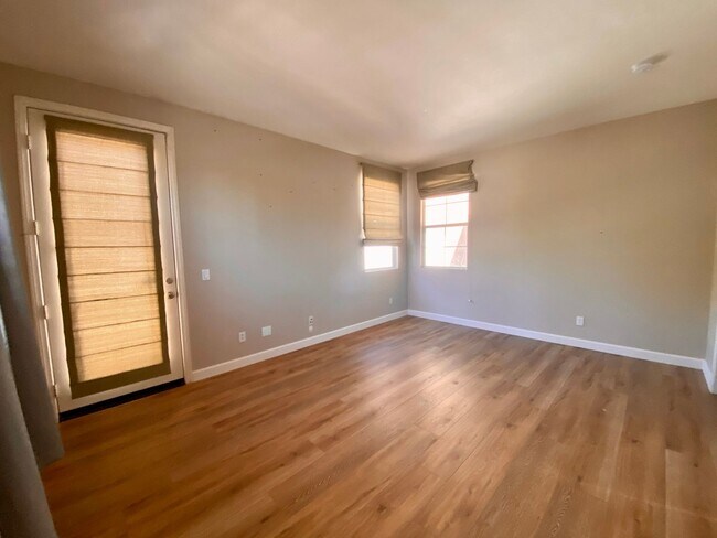 Building Photo - Executive 5 BR Home With Pool RV Parking H...