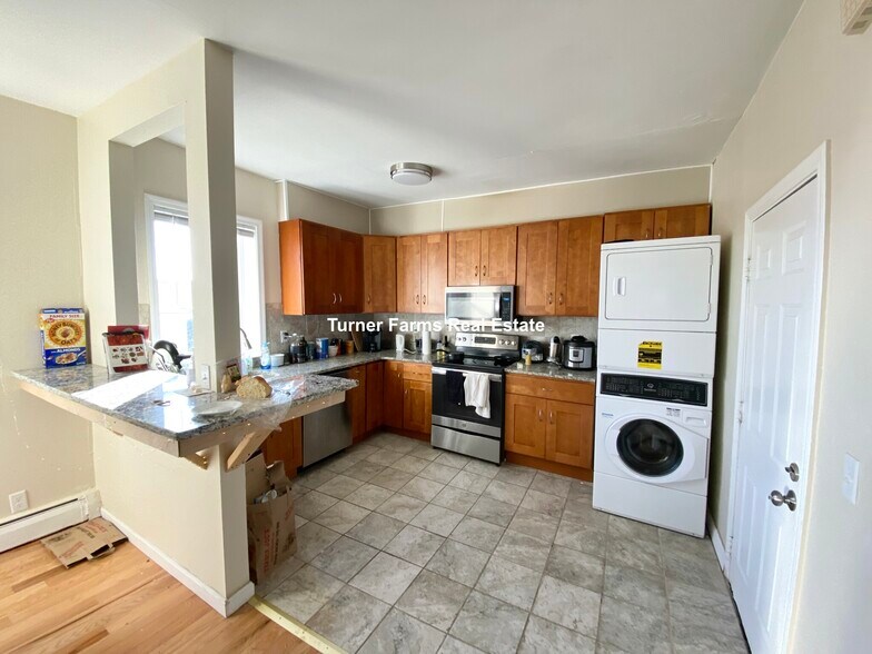 Building Photo - 5 Bickford Ave