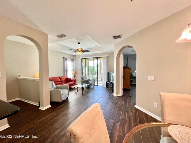 Building Photo - 145 Calle el Jardin