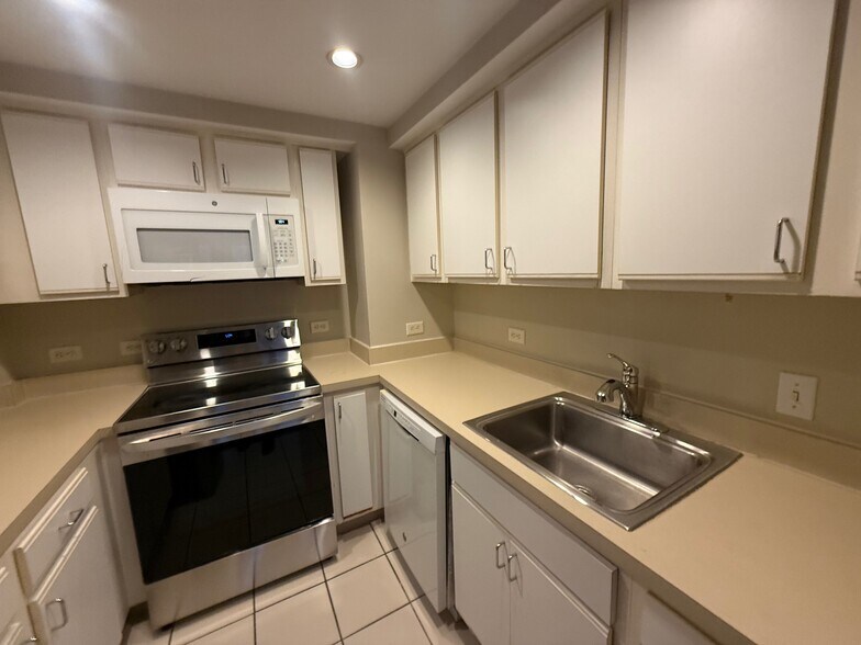 Building Photo - 535 Commonwealth Ave