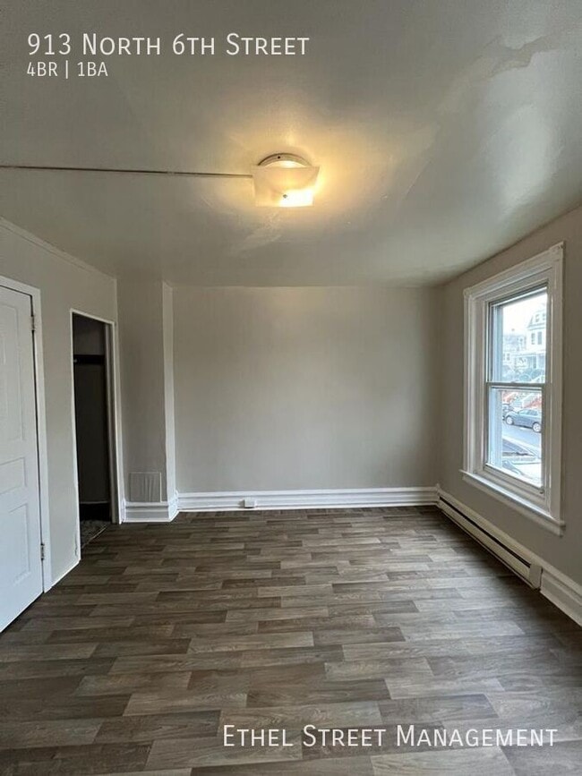 Building Photo - 913 N 6th St