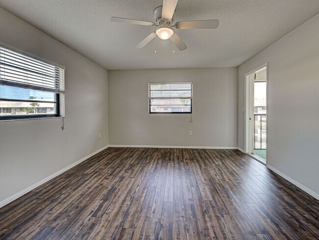 Building Photo - 2BD/2BA Mission Lakes Condo