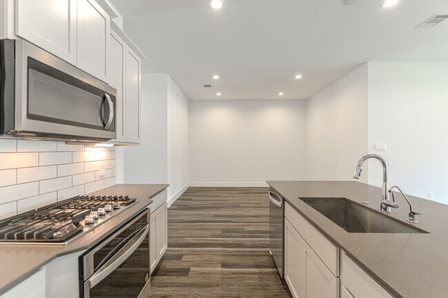 Building Photo - 15228 Tattle Crk Ln