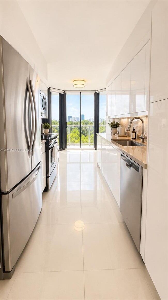 Building Photo - 3640 Yacht Club Dr