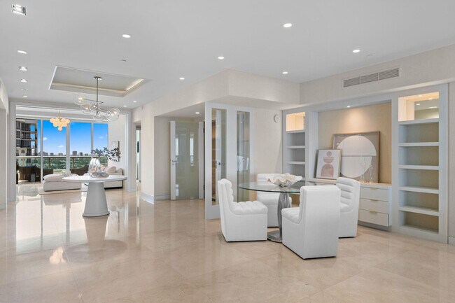 Building Photo - 101 S Fort Lauderdale Beach Blvd