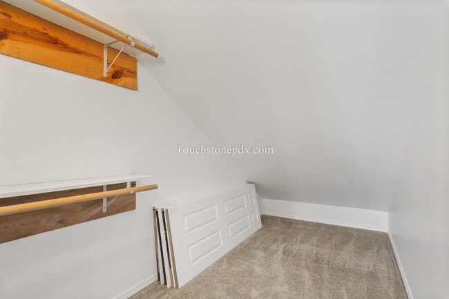 Building Photo - Newly Updated 2 Bed/2 Bath Home in Private...