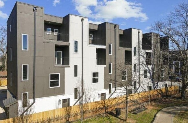 Building Photo - 456 Parkway Dr NE