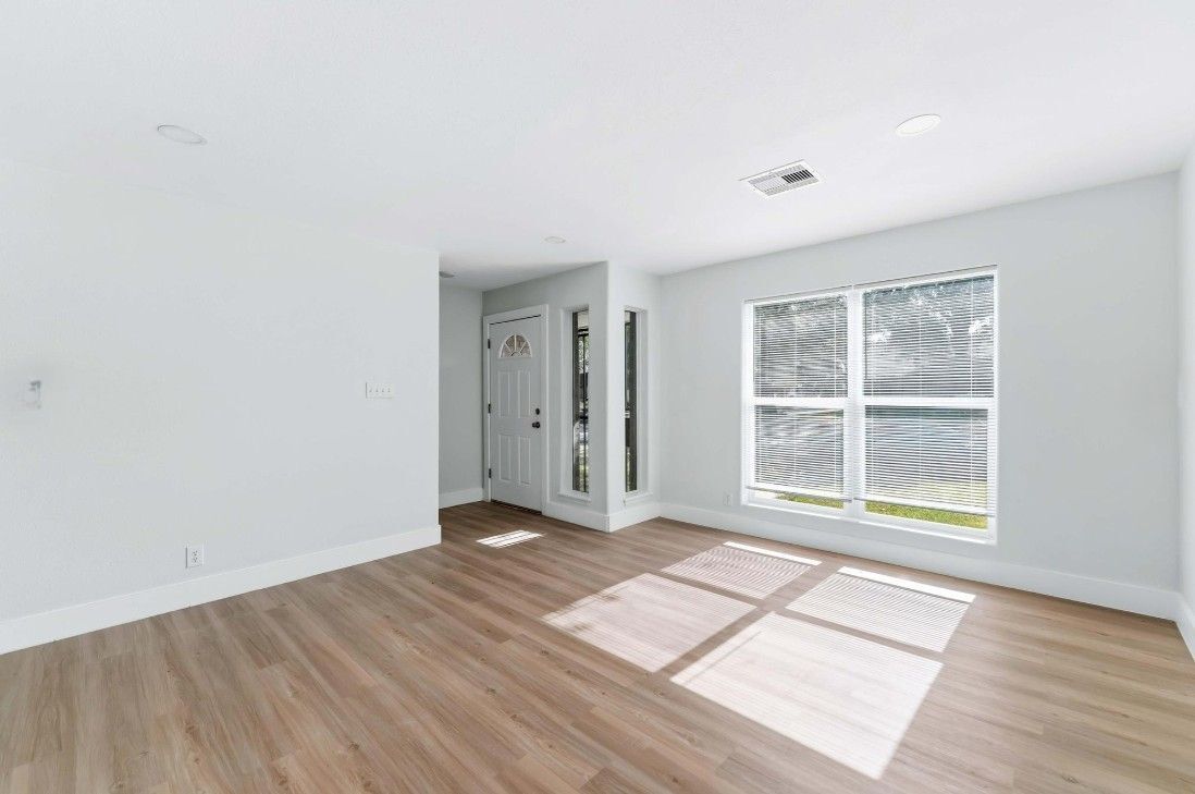Building Photo - 3923 Hickok Ln