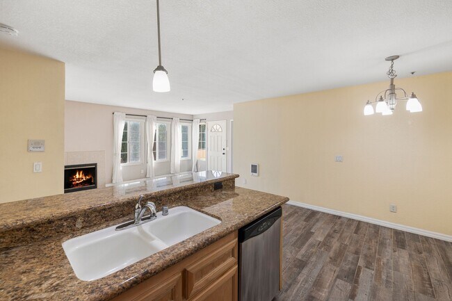 Building Photo - 1202 Donax Ave