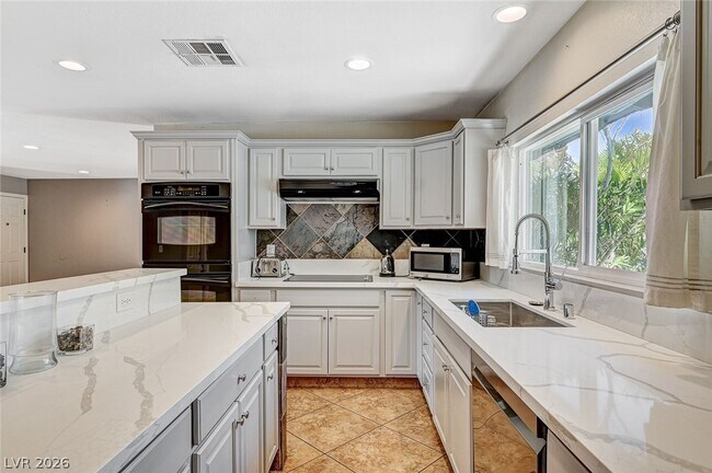 Building Photo - 4153 Woodcrest Rd