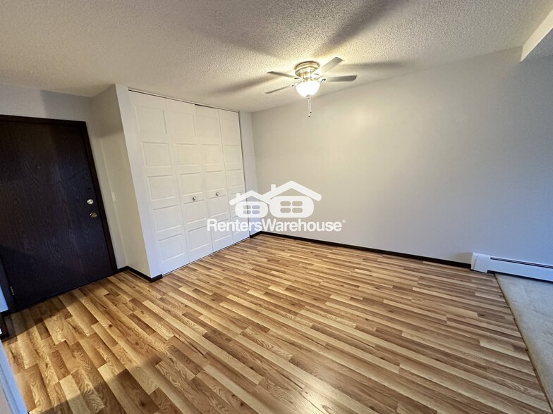 Building Photo - 1601 N Innsbruck Dr