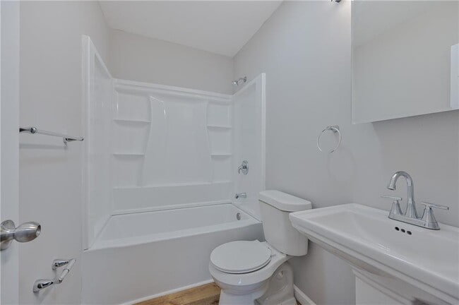 Building Photo - 955 Tilden St NW