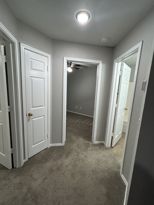 Building Photo - 324 Grant Springs Dr