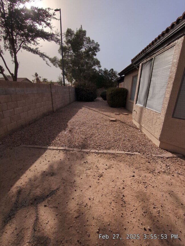 Building Photo - Welcome to your new cozy, immaculate and spacious home!